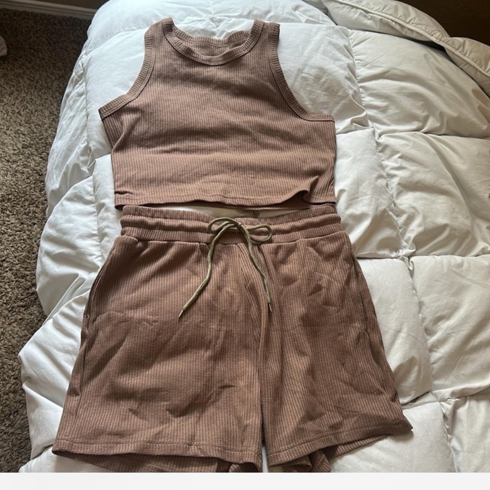 Amazon Women's Ribbed Brown Shorts Set - Picture 1 of 3